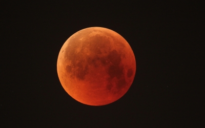 Eclipsă totală de Lună și „Luna Sângerie”. În Europa, spectacolul va fi vizibil  în momentul în care Luna răsare
