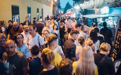 Foodie se mută în Piața Schiller și promite cea mai spectaculoasă ediție: jazz sub cerul liber, preparate reinventate și live cooking show-uri
