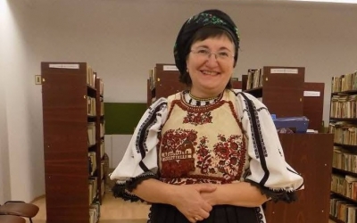 După 44 de ani de muncă, „doamna bibliotecară” din Avrig intră în pensie. Dar rămâne voluntar pentru comunitate