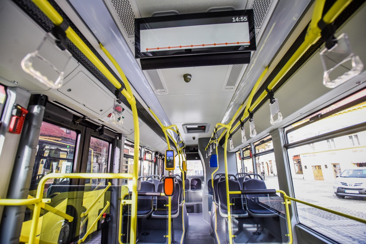 Autobuzul din Sibiu: plin de oameni, gol de umanitate