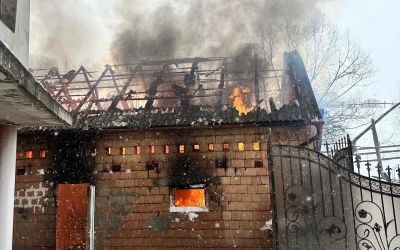 O defecțiune la centrala termică a dus la izbucnirea unui incendiu, în Jina. Un bărbat a suferit o arsură la mână, dar a refuzat transportul la spital