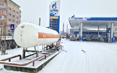 Un taximetrist spune că va da în judecată Gazprom-ul, pentru arsurile suferite după ce a încercat să alimenteze cu GPL. Administrator: „Scrie pe pompă că nu avea voie”