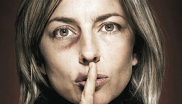 Numărul sesizărilor de violență domestică s-a dublat în Sibiu, în ultimii 10 ani. Câte femei și câți bărbați au depus plângeri că au fost agresați acasă. Harta violenței în România