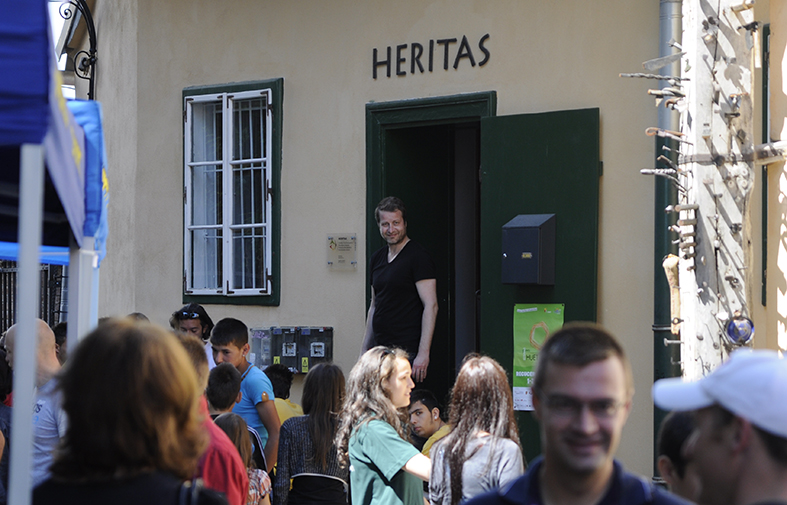 Fundația Heritas se dizolvă după aproape 20 de ani. Michael Engel: „A devenit vizibil că sunt bani în Sibiu. Dar cum poate fi oprit turismul să distrugă farmecul centrului istoric?”