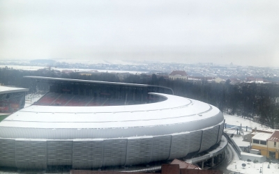Coloanele de mașini ajung până pe Școala de Înot și Rennes, din cauza zăpezii de pe Stadionul Municipal. Parazăpezile ar fi ajutat la evitarea situației