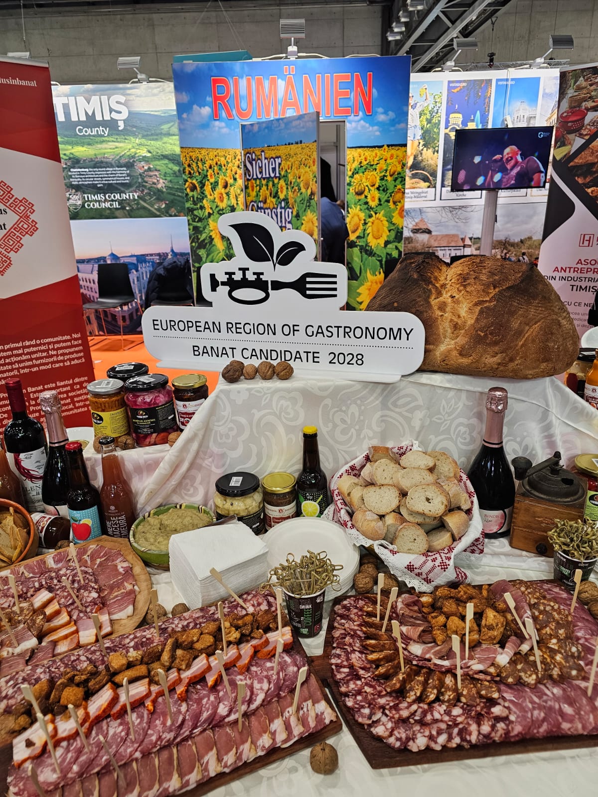 FOTO Sibiul, alături de Arad, Timiș și Bihor, județele care s-au dus ”de capul lor” la Târgul de Turism din Viena. ”Mai mulți oameni au întrebat de city break”