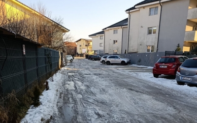 O locuitoare din Șelimbăr se plânge de strada greu practicabilă: „Toți din zonă plătesc taxe și impozite”. Primarul Grecu: „Doar aproximativ 5% din stradă a fost cedată primăriei”