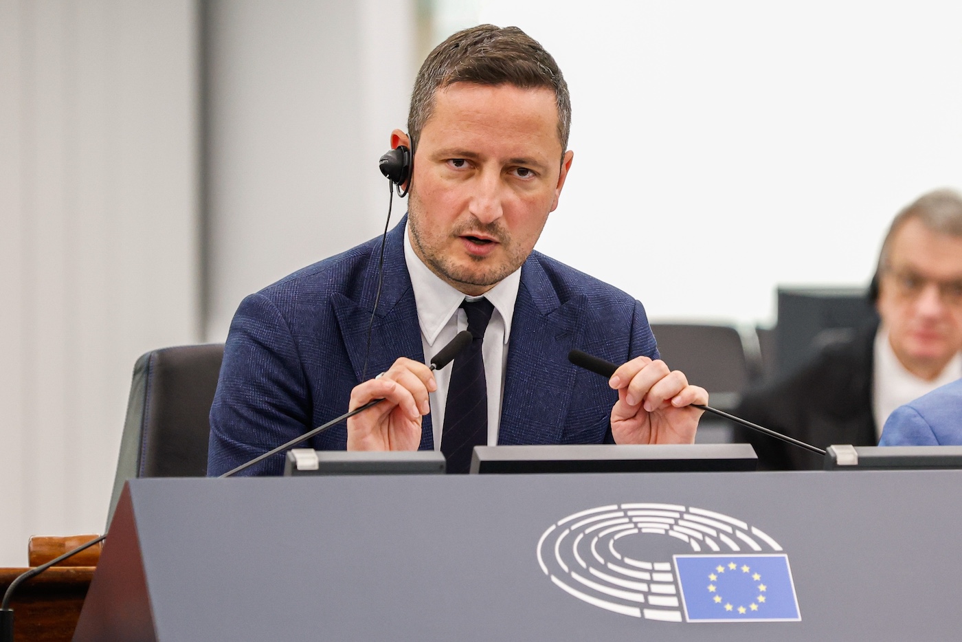 Nicu Ștefănuță a întrerupt discursul unui europarlamentar danez care l-a înjurat pe Trump. „Aș pierde credibilitatea care îmi e necesară să combat nazismul”