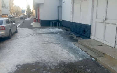 Poliția Locală a aplicat peste 630 de sancțiuni celor care nu au curățat trotuarul de zăpadă și gheață. Caz concret în Valea Aurie