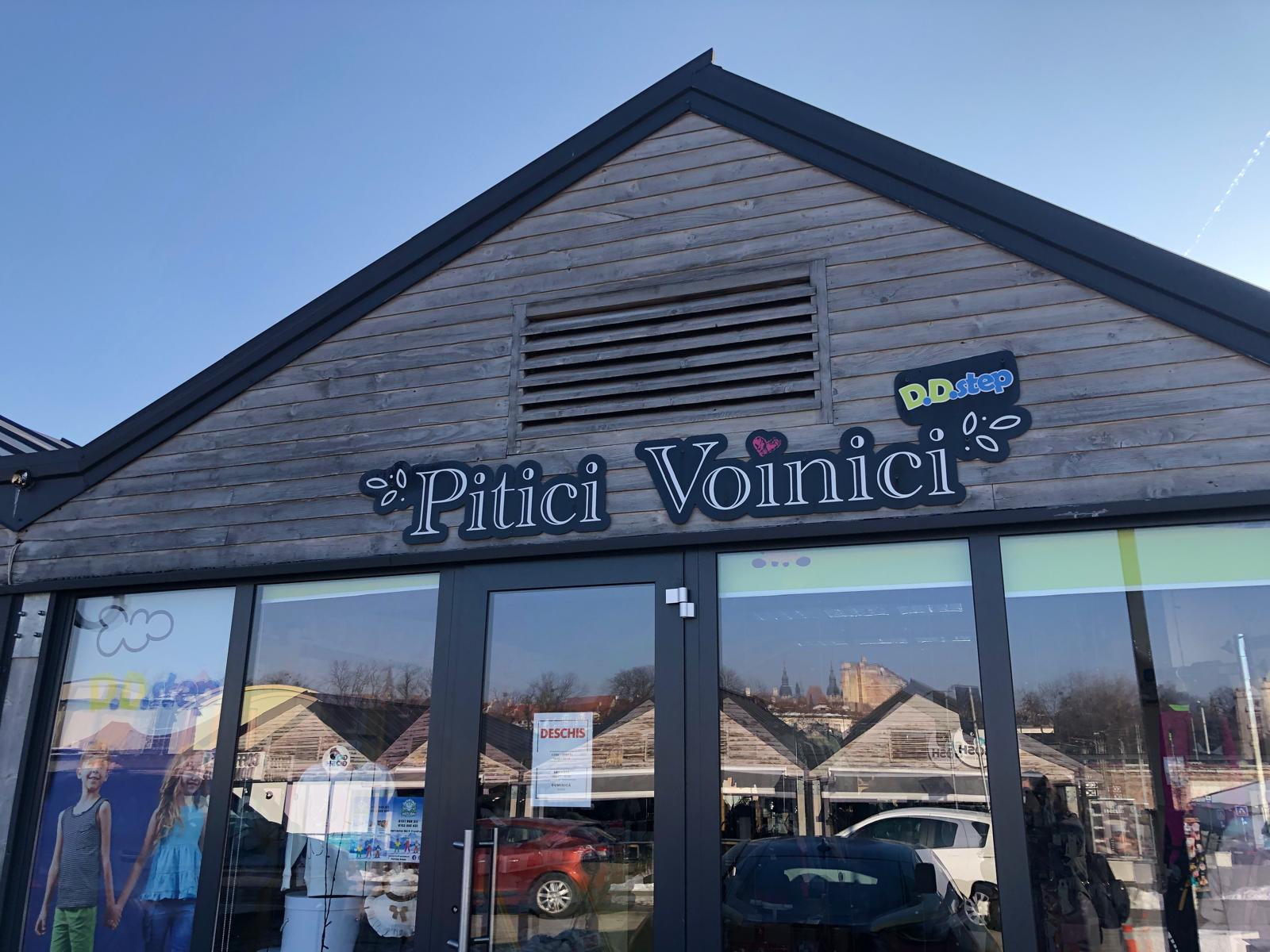 „Pitici voinici by Petra”, povestea unui magazin de familie care îmbracă generații de copii din Sibiu. „Clienții i-am câștigat din vorbă în vorbă”