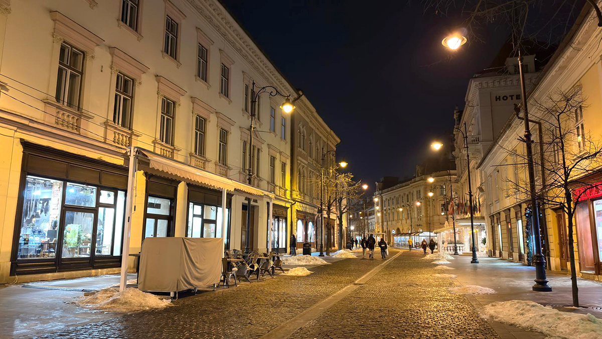 Știrile de joi: bătaie la Școala 21, despre piața imobiliară și reacții la „tortul tăiat de Simion”