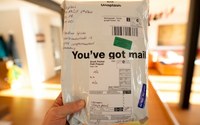 Cum să trimiți coletele fără stres? Reguli simple care chiar funcționează