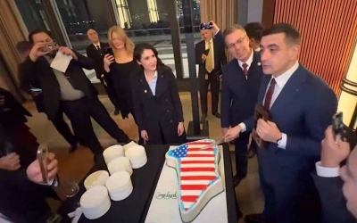 Reacții la „tortul tăiat de Simion”. Ștefănuță: „Să-ți stea în gât!”. Fostul președinte AUR Sibiu: „Arunci la gunoi orice idee a suveranității unei țări”. Parlamentarii AUR de Sibiu tac