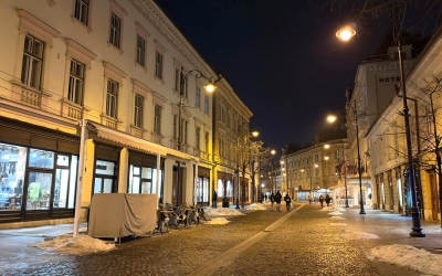 Știrile de joi: bătaie la Școala 21, despre piața imobiliară și reacții la „tortul tăiat de Simion”