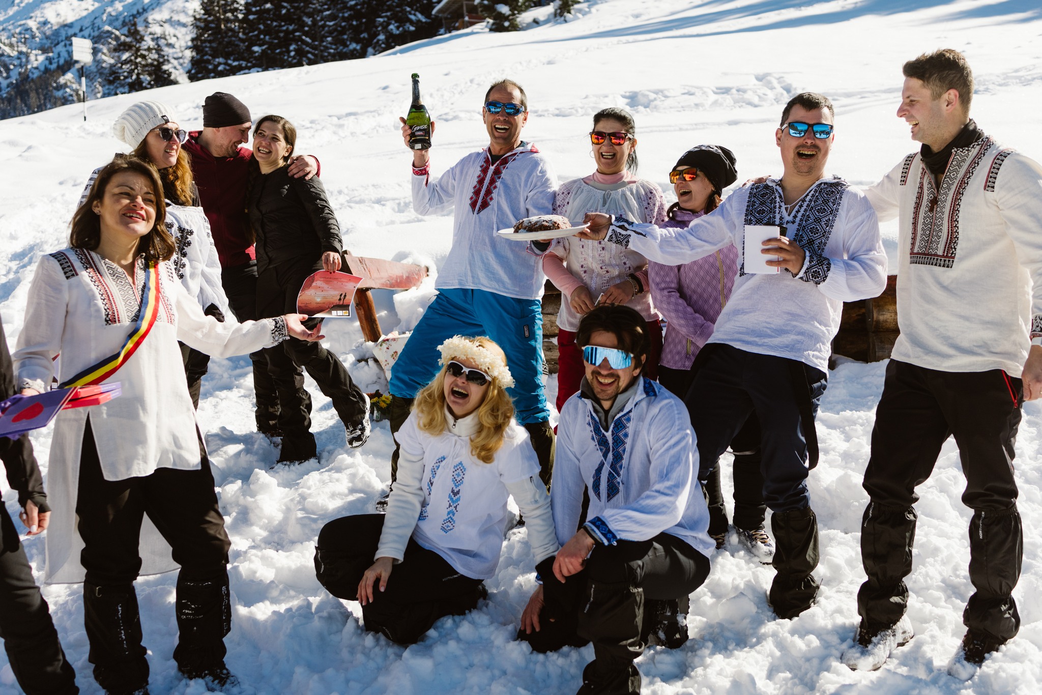 Experiență inedită pentru sibieni, de Dragobete: Căsătorii de o zi pe Vârful Măgura. Nu lipsesc nici verighetele