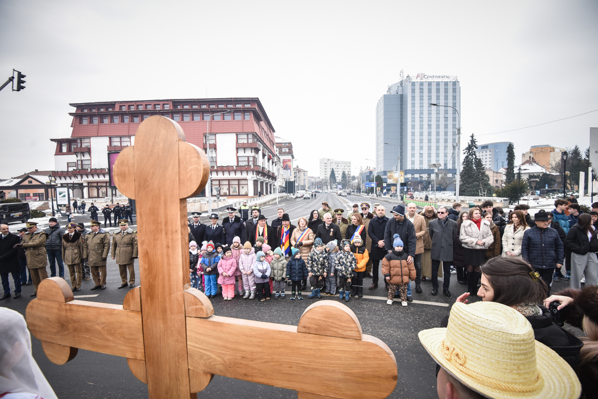 La Sibiu, Hora Unirii s-a jucat „pe repede înainte”. Prefect: Am vrut să participe și copii, și elevi, pentru ca tradiția să nu se piardă