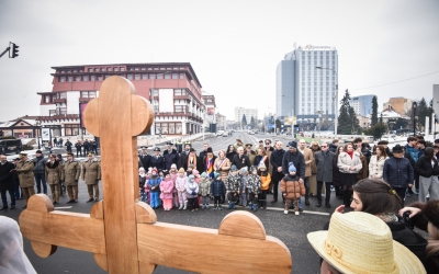 La Sibiu, Hora Unirii s-a jucat „pe repede înainte”. Prefect: Am vrut să participe și copii, și elevi, pentru ca tradiția să nu se piardă