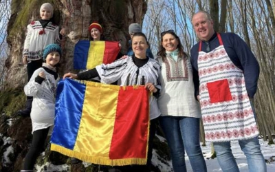 Drumeție de Mica Unire: Un olandez, o unguroaică şi câţiva români, în Hora Unirii lângă stejarul lui Mihai Viteazul