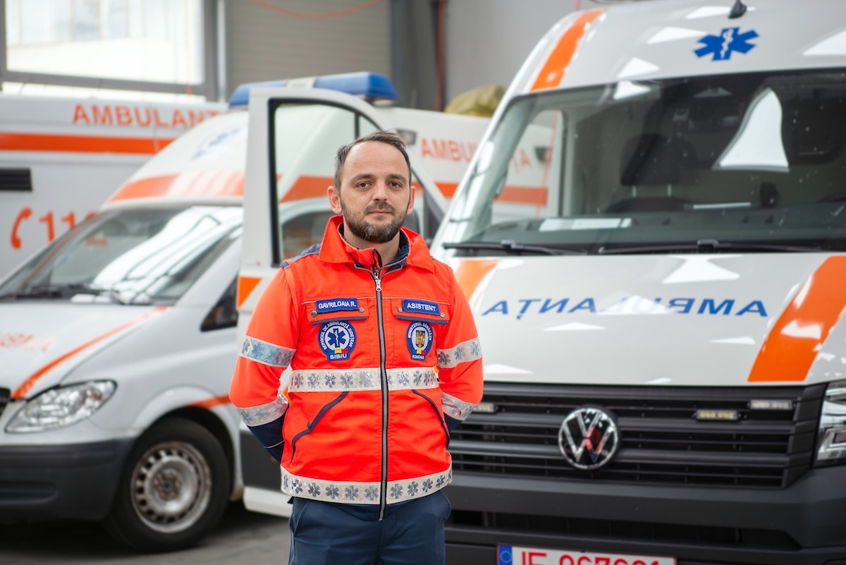 Asistent de pe ambulanța din Sibiu, avertisment în plin sezon de gripă: „Nu este o banală răceală. Poate pune viața în pericol”