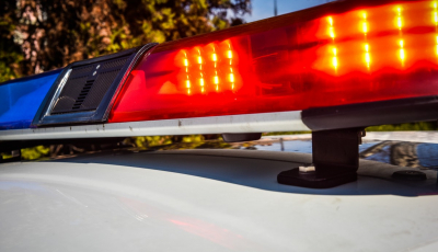 Polițiștii au văzut cum un șofer a făcut schimb de locuri cu pasagerul din dreapta. Avea permisul suspendat