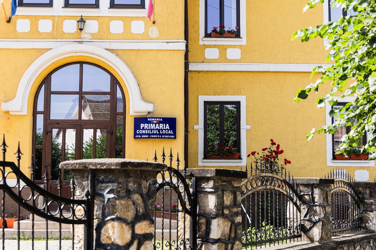 Modernizarea străzilor și continuarea lucrărilor la rețeaua electrică, printre principalele proiecte ale Primăriei Rășinari, în 2026