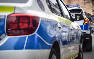 Accident în benzinărie. Șoferul vinovat nu avea permis și a plecat de la locul incidentului