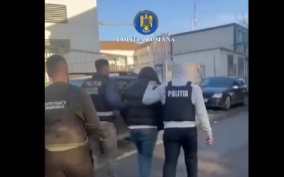 VIDEO Un suspect a fost reținut în cazul furtului unui seif, la Mediaș. Polițiștii au stabilit că suma sustrasă este de 375.000 euro, păgubitul reclamase un milion