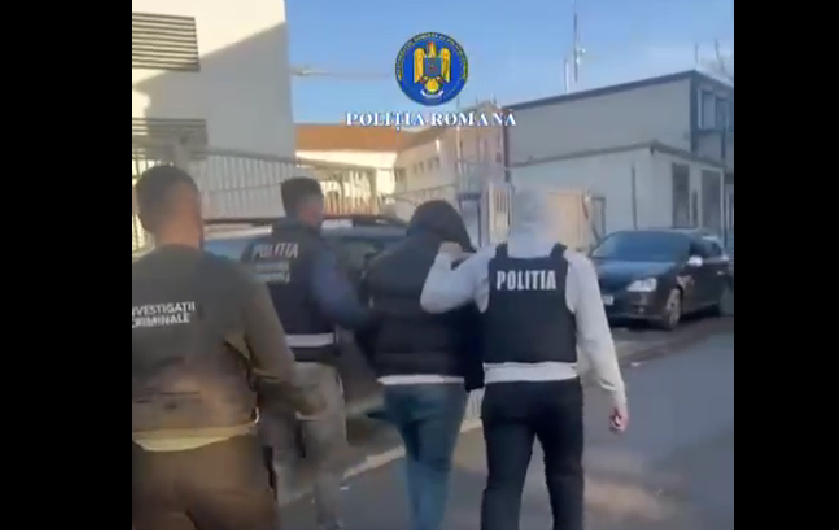 VIDEO Un suspect a fost reținut în cazul furtului unui seif, la Mediaș. Polițiștii au stabilit că suma sustrasă este de 375.000 euro, păgubitul reclamase un milion