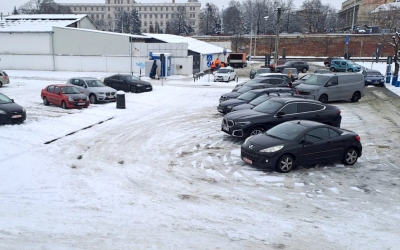 Explicațiile Primăriei Sibiu privind deszăpezirea parcărilor publice: „Sunt incluse în prioritatea 3”