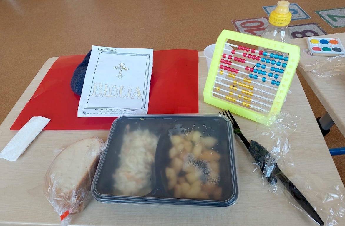 Lista celor 45 de școli din județul Sibiu care primesc bani de la guvern pentru a da elevilor o masă gratuită în 2026. Trei sunt din municipiu