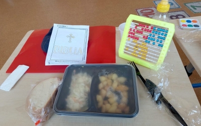 Lista celor 45 de școli din județul Sibiu care primesc bani de la guvern pentru a da elevilor o masă gratuită în 2026. Trei sunt din municipiu