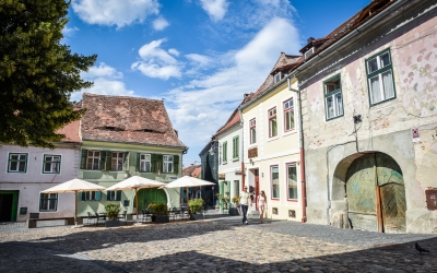 Primăria Sibiu a achiziționat proiectarea pentru amenajarea oazei urbane din Piața Aurarilor. Mobilier urban, fântână arteziană modernizată și ghivece mari pentru plante