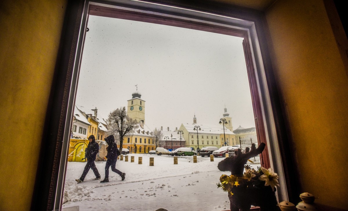 Ce facem în weekend? Karaoke, drumeții, spectacole la TNRS, schi la Păltiniș Arena și petreceri