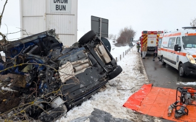 Șofer decedat la Miercurea Sibiului, după ce s-a răsturnat cu mașina