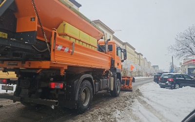 Deszăpezirea în Sibiu: 10 utilaje au acționat azi noapte. Primăria Sibiu anunță suplimentarea ritmului acțiunilor și a numărului de mașini, în contextul răcirii vremii