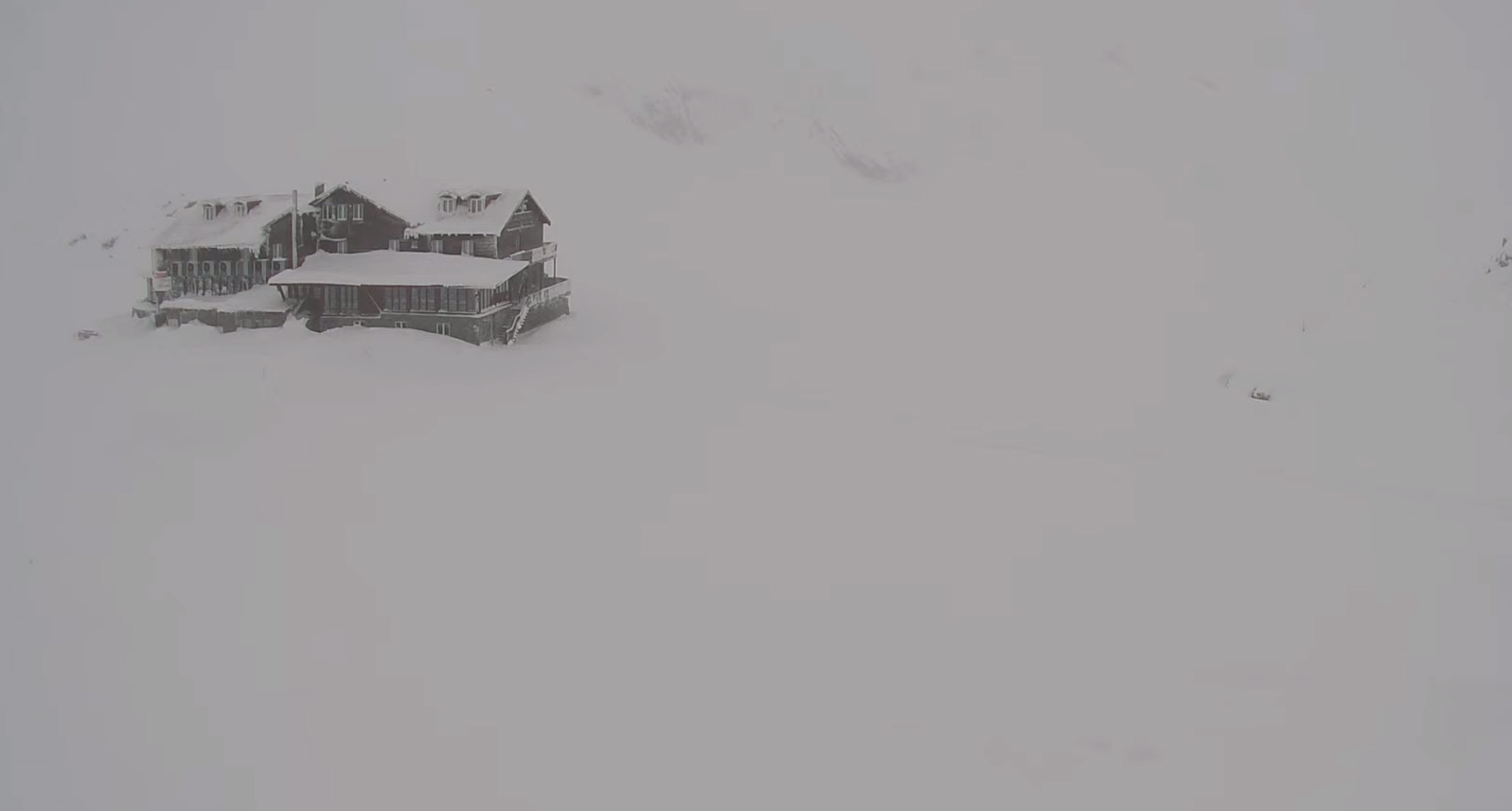 Stratul de zăpadă a depăşit un metru la Bâlea Lac, unde este risc mare de avalanşe