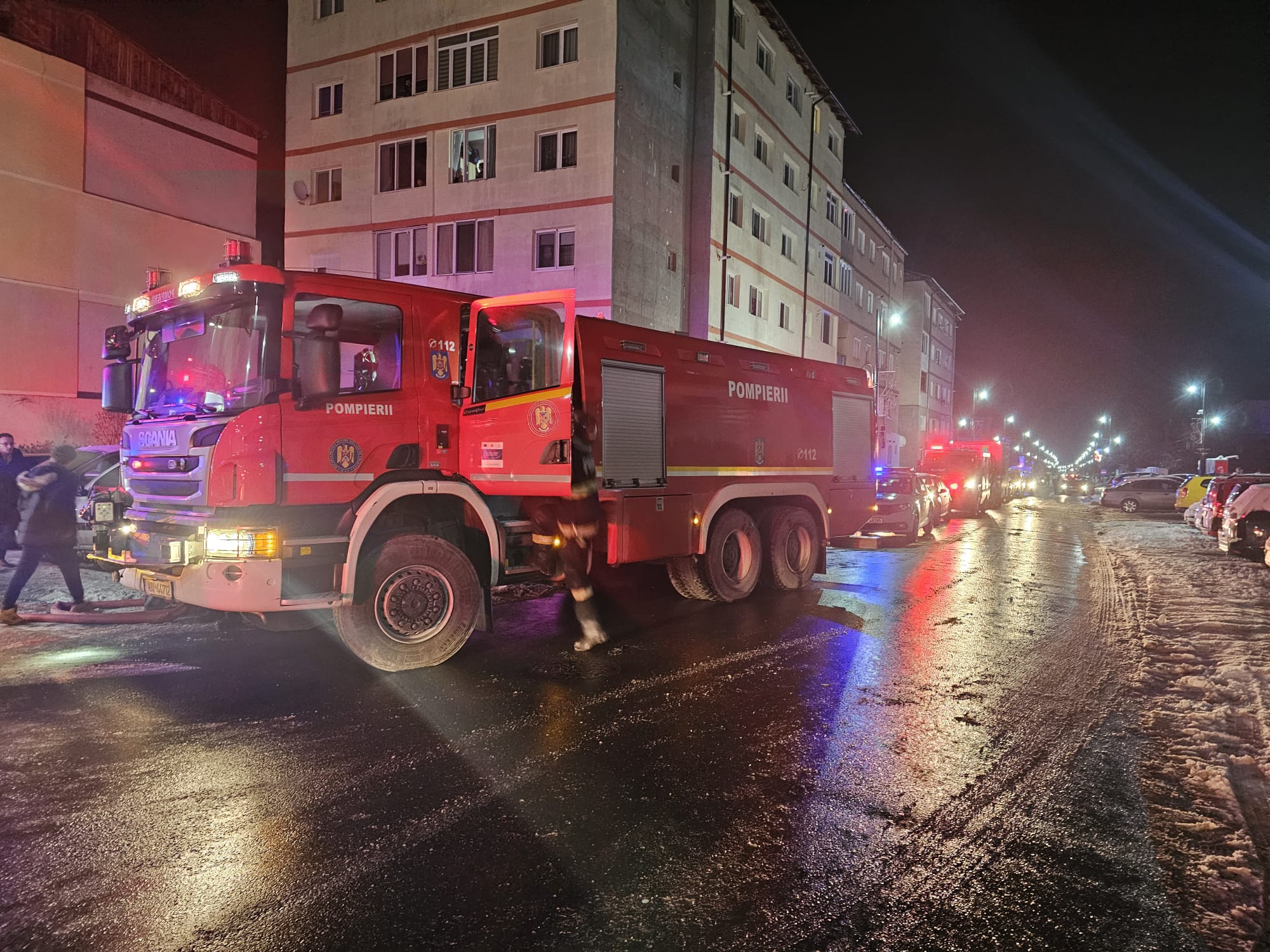 Incendiu la un apartament din Cisnădie: trei persoane intoxicate cu fum, transportate la spital
