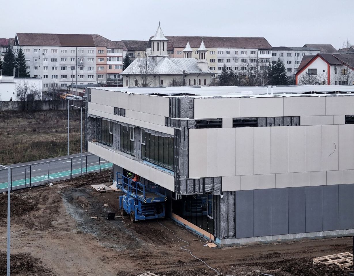 ULBS dotează campusul dual de pe Calea Dumbrăvii: „Va schimba modul de predare cu ajutorul tehnologiei”. Licitație de peste 2 milioane de lei pentru laborator digitalizat și sisteme cyber-fizice