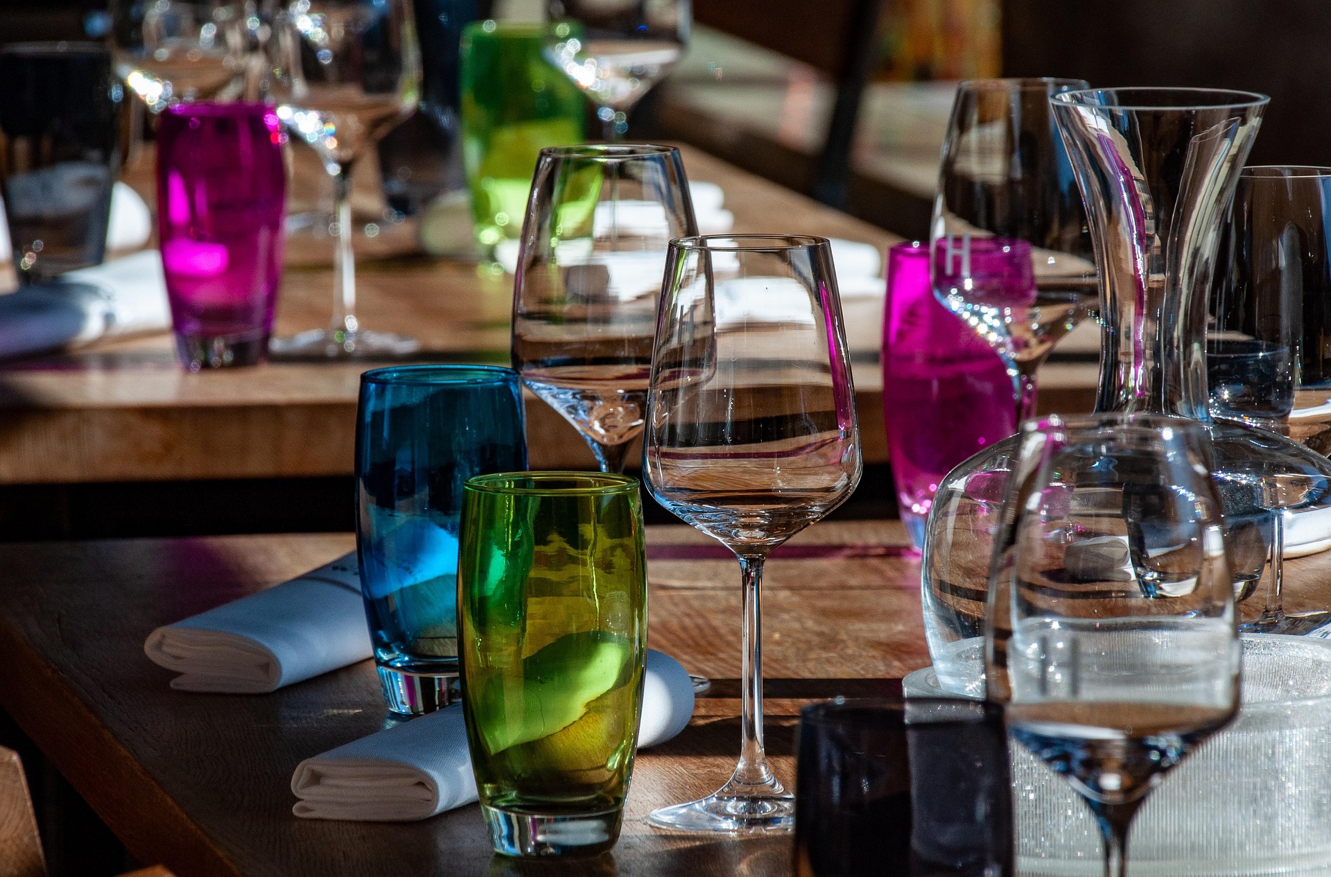 Ziua Îndrăgostiților, la Sibiu: cu meniuri speciale și concursuri, proprietarii restaurantelor spun că aproape toate locurile sunt deja rezervate