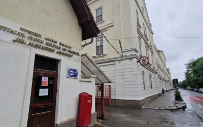 Spitalul Militar Sibiu, reacție după reținerea medicului Remus Maxim, acuzat de luare de mită: „S-a stabilit o comisie de cercetare”