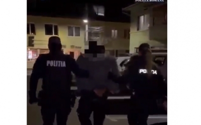Tânăr de 26 de ani, reținut pentru tâlhărie calificată: este acuzat că a agresat un bărbat pe o stradă din Cisnădie și i-a furat lanțul de aur