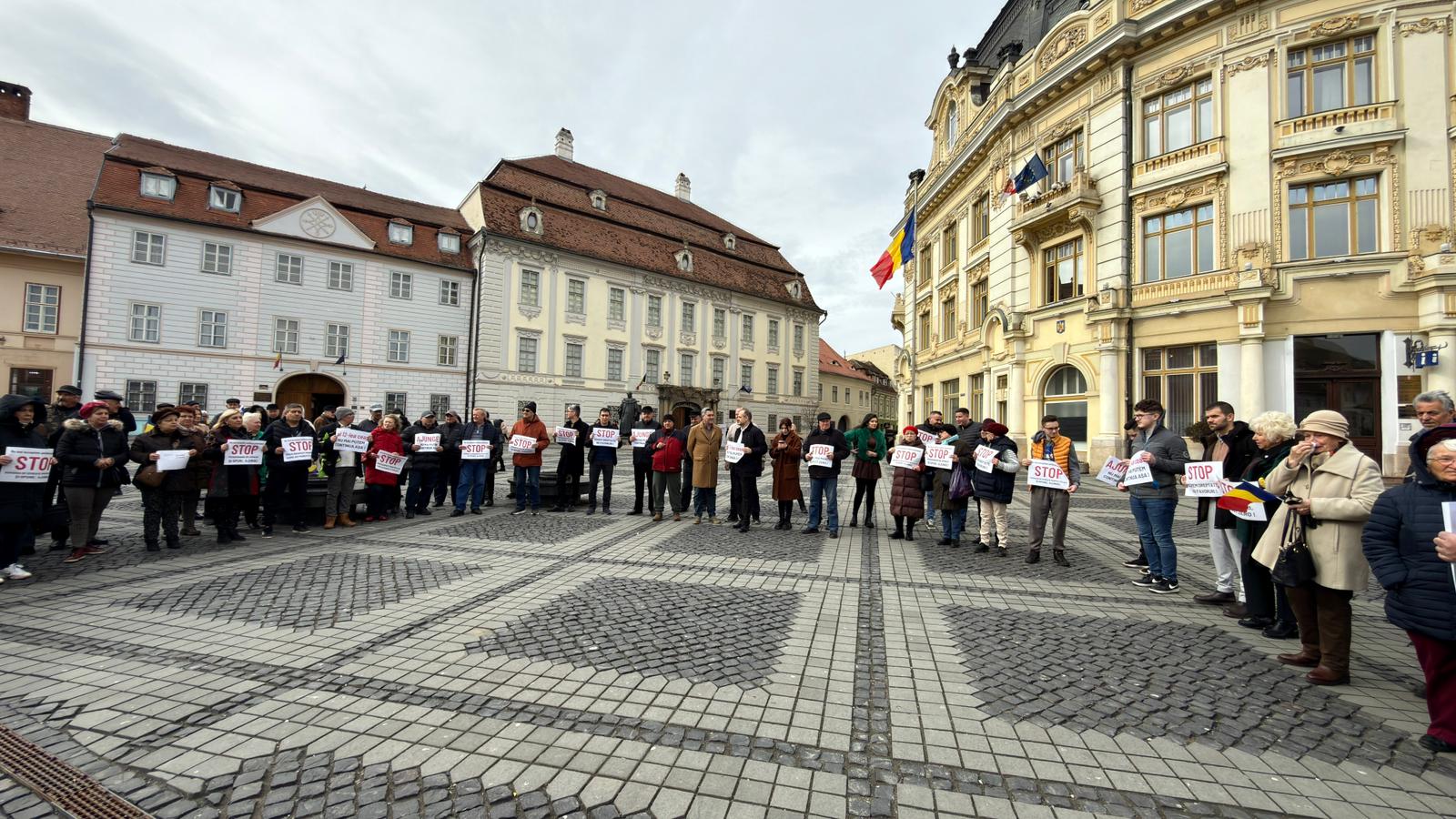 Flashmob AUR în Piața Mare cu 150 de sibieni. „Eu nu înțeleg de ce sunt așa puțini”