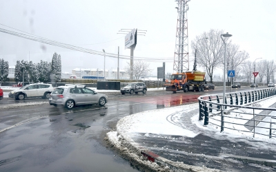 Deszăpezire: 11 autospeciale pe străzile din municipiul Sibiu, se intervine și manual. În județ, peste 50 de utilaje au fost mobilizate, nu sunt drumuri închise