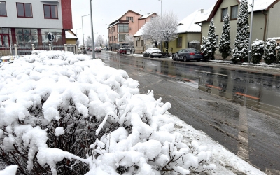 Fulguieli la munte, temperaturi negative dimineața și maxim 7 grade Celsius după-amiază. Cum va fi vremea joi