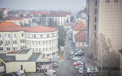 Spitalul Județean Sibiu: pacient cu o tumoră renală dreaptă de mari dimensiuni, operat printr-o intervenție minim invazivă