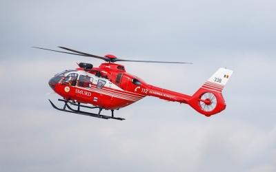 O fetiță de 6 ani este resuscitată, după ce a căzut într-un pârâu, la Chirpăr