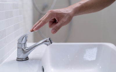 Peste 20 de străzi din Cisnădie rămân marți fără apă. Se fac lucrări de racordare a rețelei