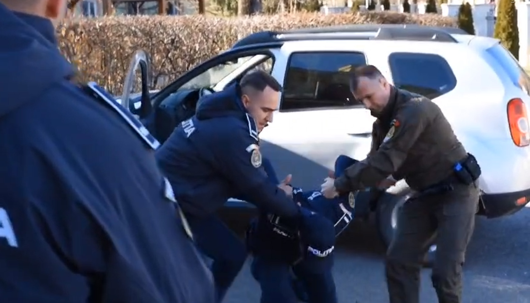 VIDEO. 35 de agenți de poliție, încadrați recent la Sibiu, au încheiat un program intensiv de pregătire. „Oficial, sunt în prima linie a misiunilor operative”