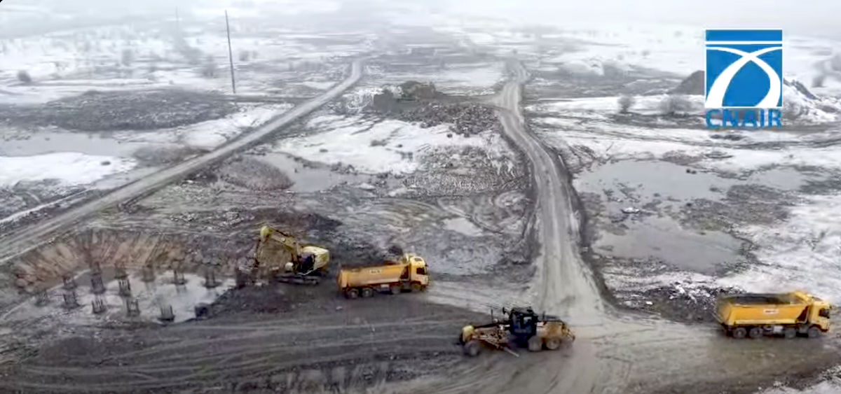 Constructorul lotului de autostradă Boița-Avrig a mobilizat 300 de muncitori și 75 de utilaje: „Se lucrează intens la unul dintre cele mai complexe noduri rutiere”