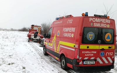Pompierii intervin de urgență lângă Avrig, unde un bărbat a căzut în apele înghețate ale Oltului